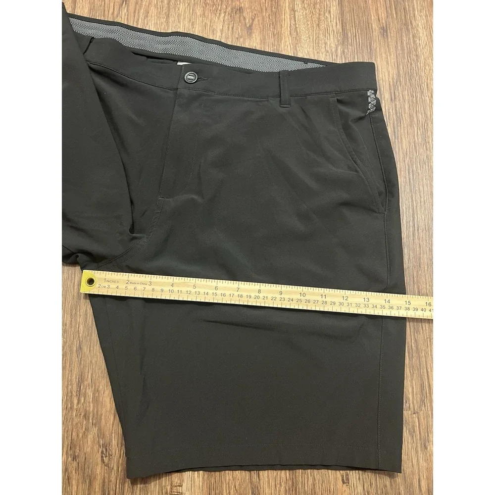 PUMA Men's Black Shorts Size 40 Athletic Training Casual Logo Performance